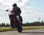 Lolo en wheeling sur le plateau de Saclay